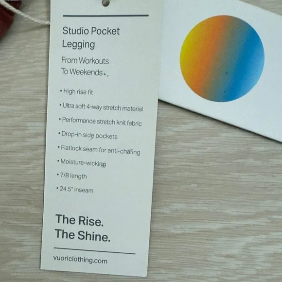 Vuori Studio Pocket Legging in Rosewood - Picture 3 of 9